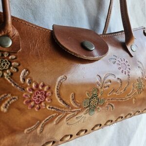 Wilsons Leather Maxima Vintage Tan Cognac Embroidered Floral Shoulder Bag